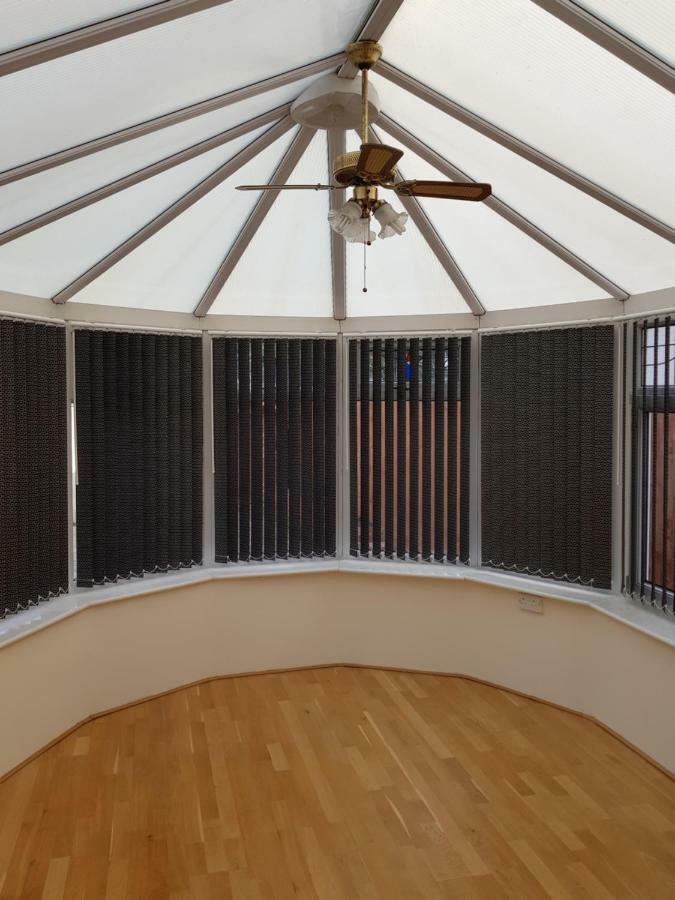 Spacious 5 Bedroom House - Sleeps Up To 10 Holiday home *