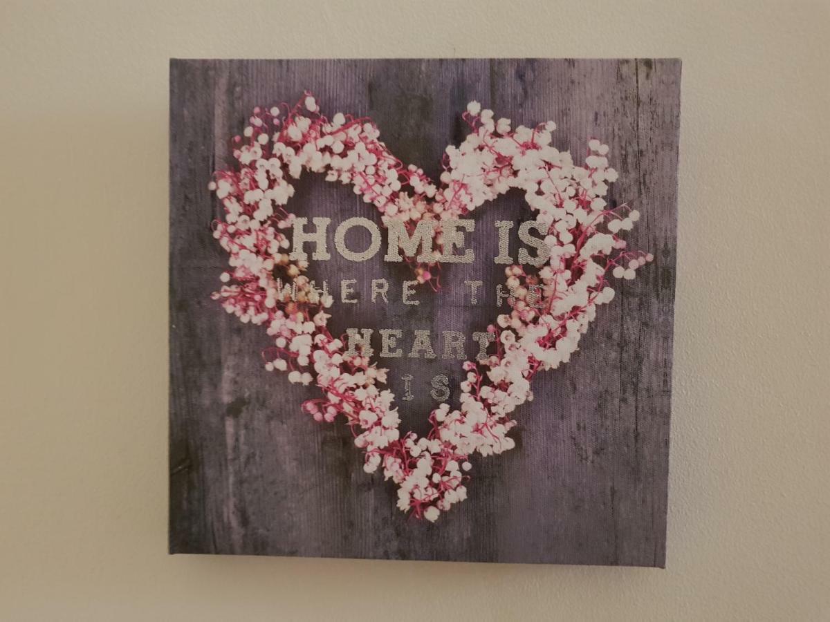 Spacious 5 Bedroom House - Sleeps Up To 10 * Swindon
