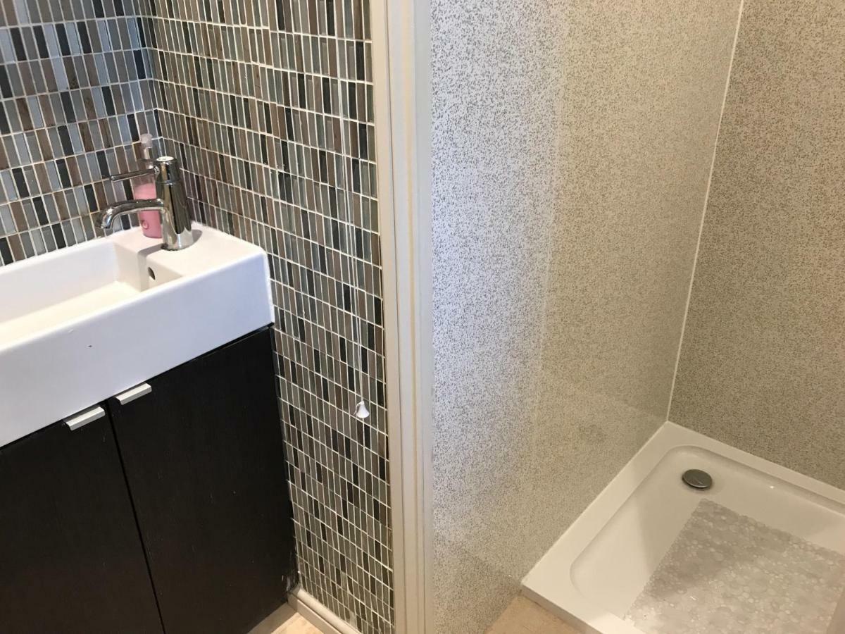 Luxury tent Log Cabin Single Swindon
