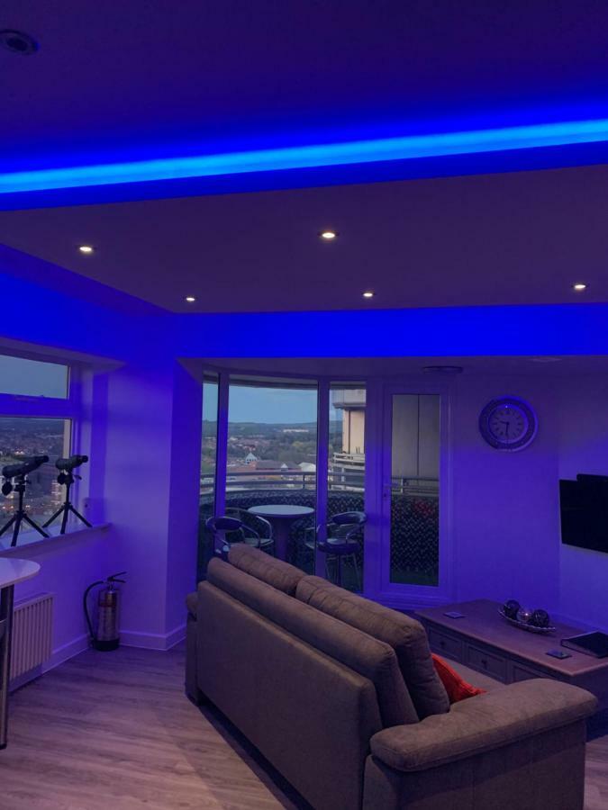 Apartment Luxury Panoramic Balcony Swindon