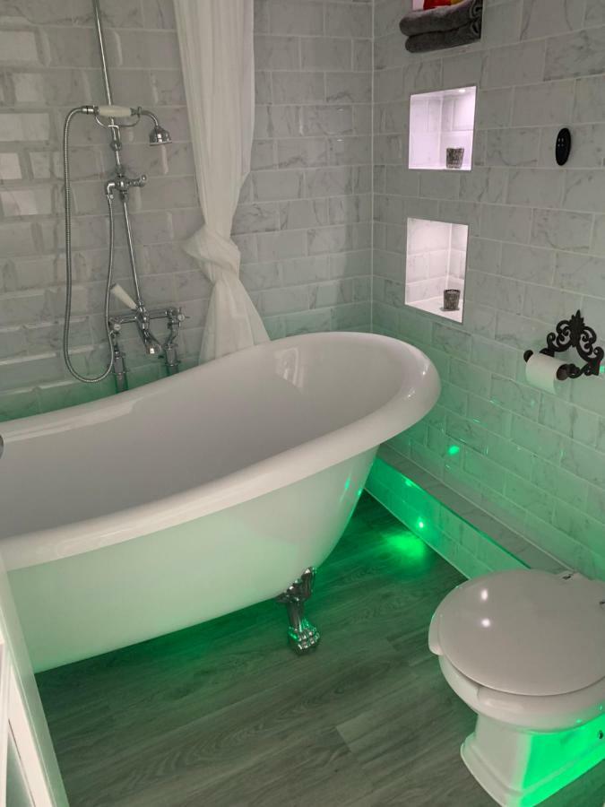 Luxury Panoramic Balcony Swindon