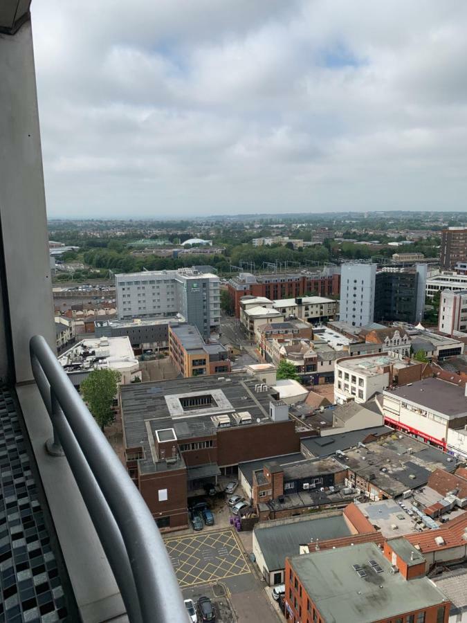 Luxury Panoramic Balcony Apartment *