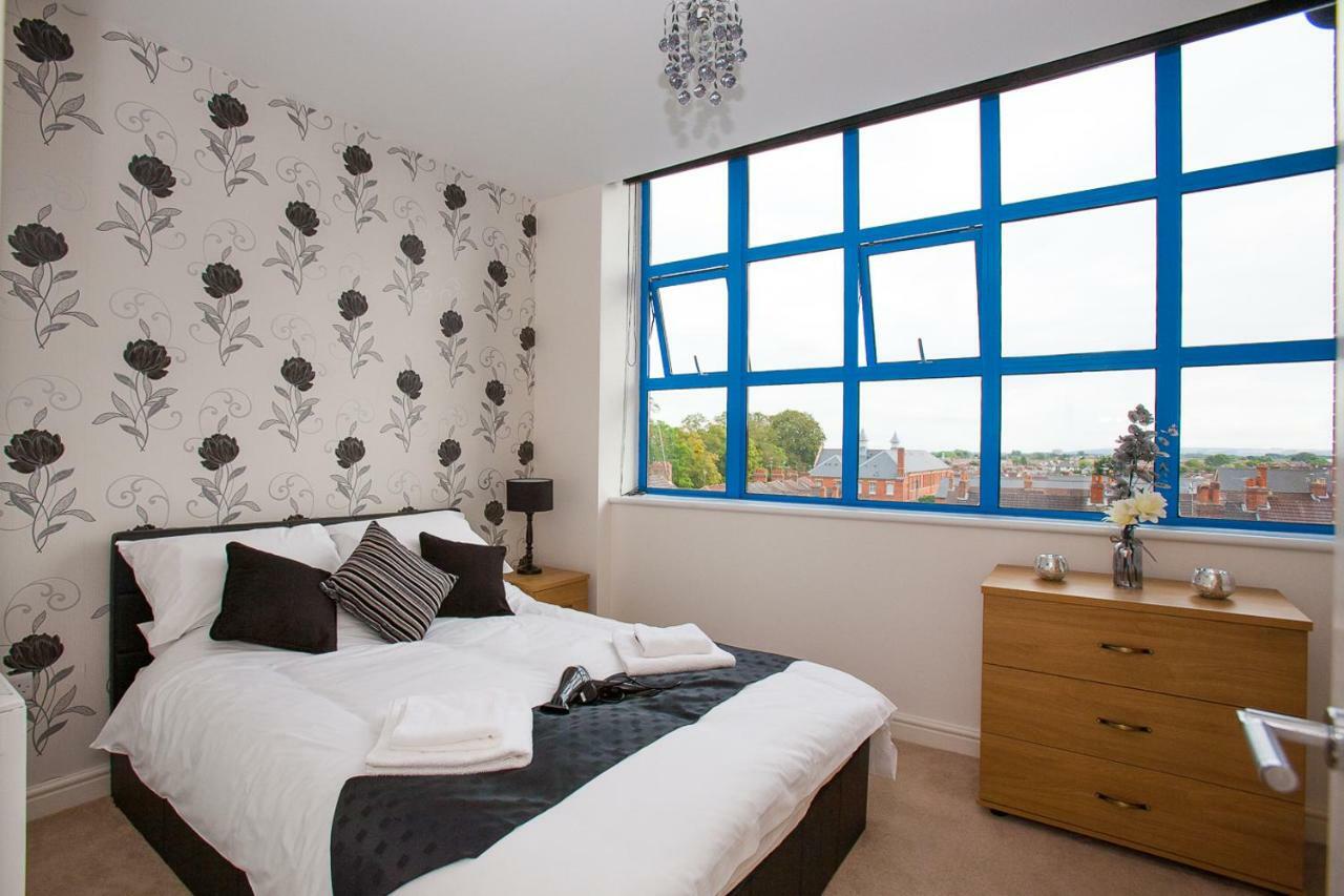 Apartment Comfortable Town Centre Apartments, Free Parking, Sleeps Up To 8 *