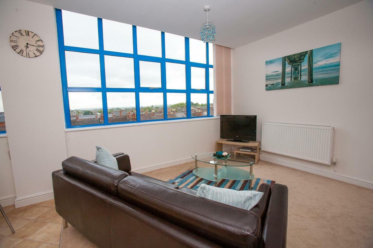 Apartment Comfortable Town Centre Apartments, Free Parking, Sleeps Up To 8 *