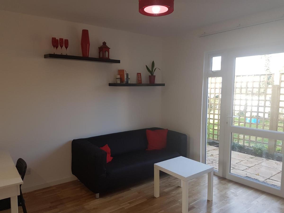 The Lily Pad & Wrens Nest Apartamento