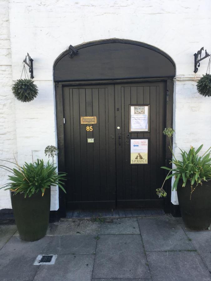 The Three Horseshoes Annex Guest house Swindon