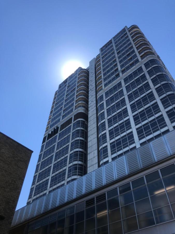 Luxury Panoramic Balcony Apartment Swindon