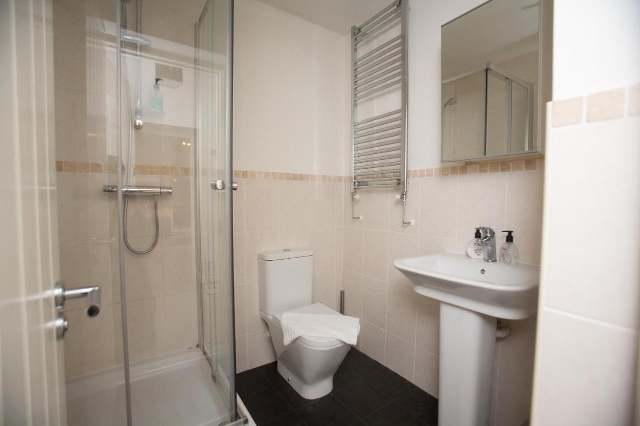 Comfortable Town Centre Apartments, Free Parking, Sleeps Up To 8 Apartment *