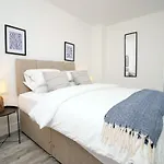 Kingsbridge Point - Cosy One Bed Apartments Near Town Centre, Swindon