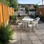 Edinburgh Street Home - Beautiful House With Free Parking And Wifi, Equipped With Comfy Furnitures