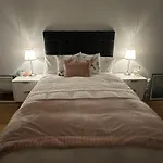 Modern City Centre Apartment In Swindon