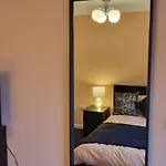 Swindon 6 Deluxe Doubles 2 With En Suite In Large House - No Pets