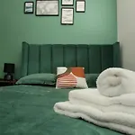 City Centered 2 Bed Serviced Apartment- Sherpa Homes