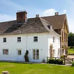 Overtown Manor Bed And Breakfast