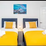 Good Location Free Parking Big Garden Modern House
