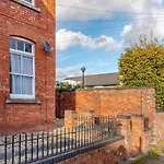 Stylish Flat In Central Location With Free Parking