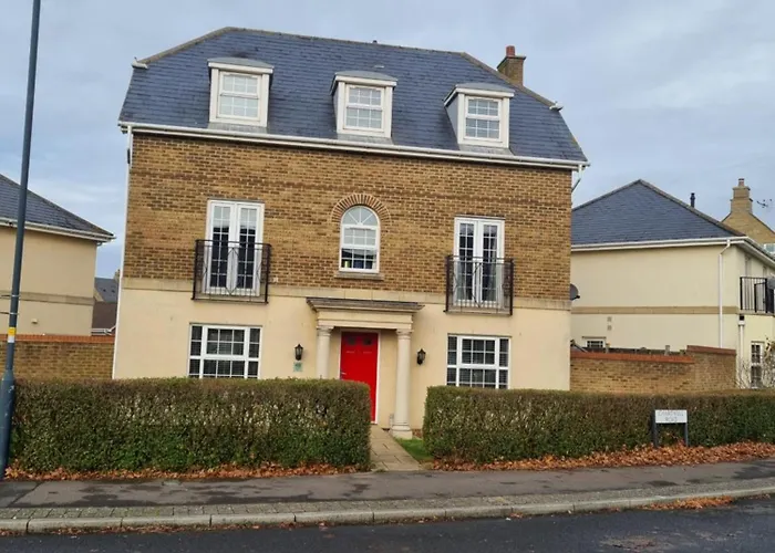 Swindon 6 Deluxe Doubles 2 With En Suite In Large House - No Pets