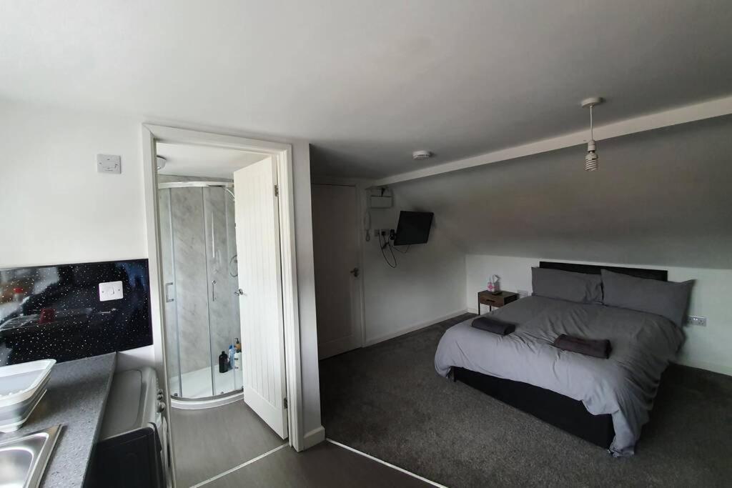 2nd Floor Comfy Centre - Loft Studio Apartamento Swindon