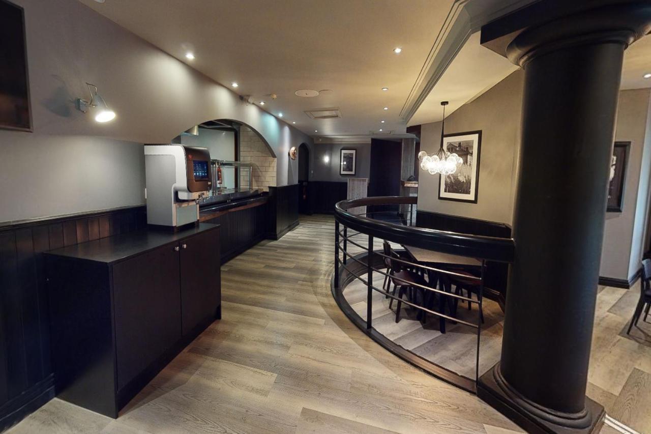 Village 3* Swindon