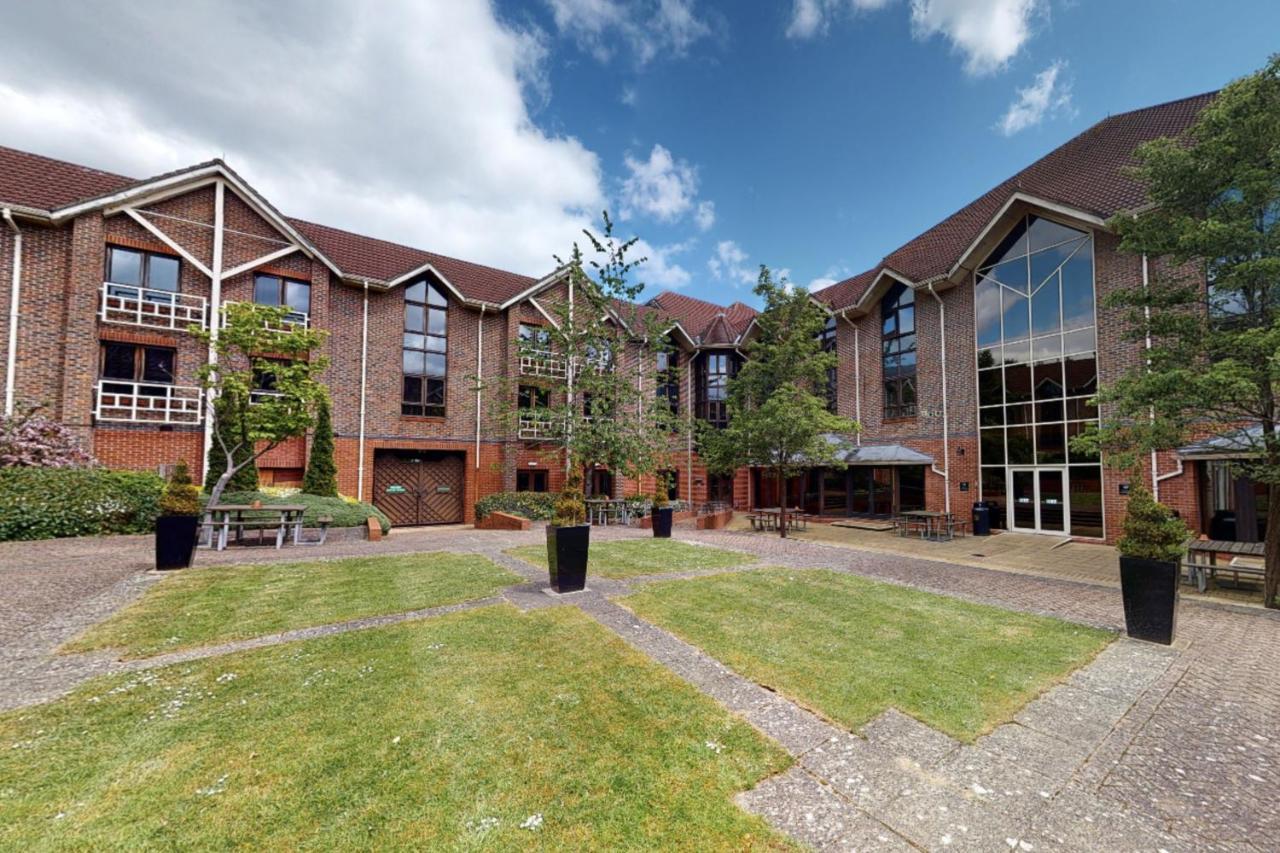Hotel Village Swindon