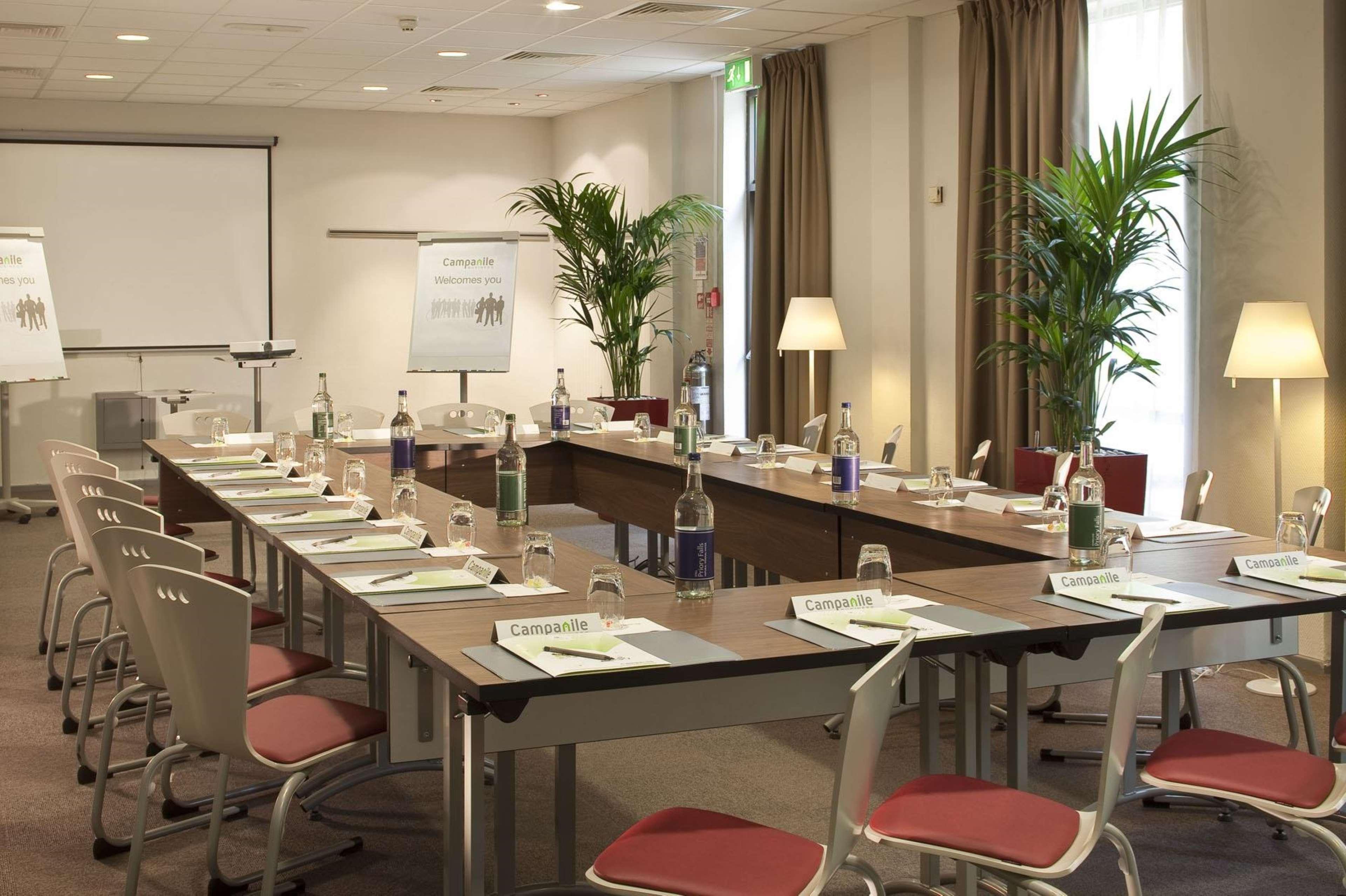 Campanile 3* Swindon