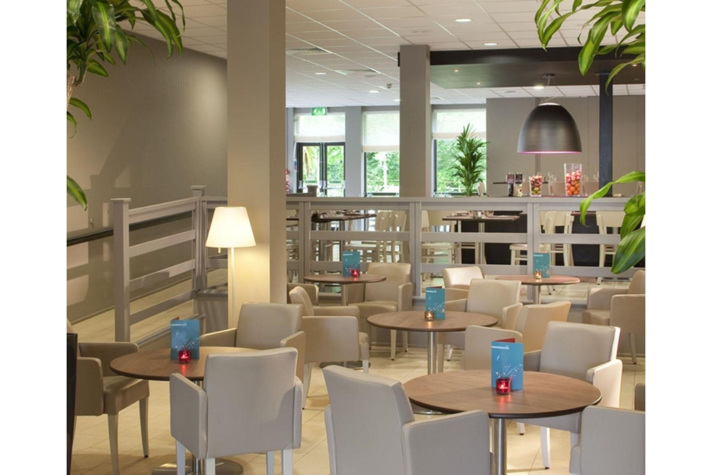 Khách sạn Campanile 3*