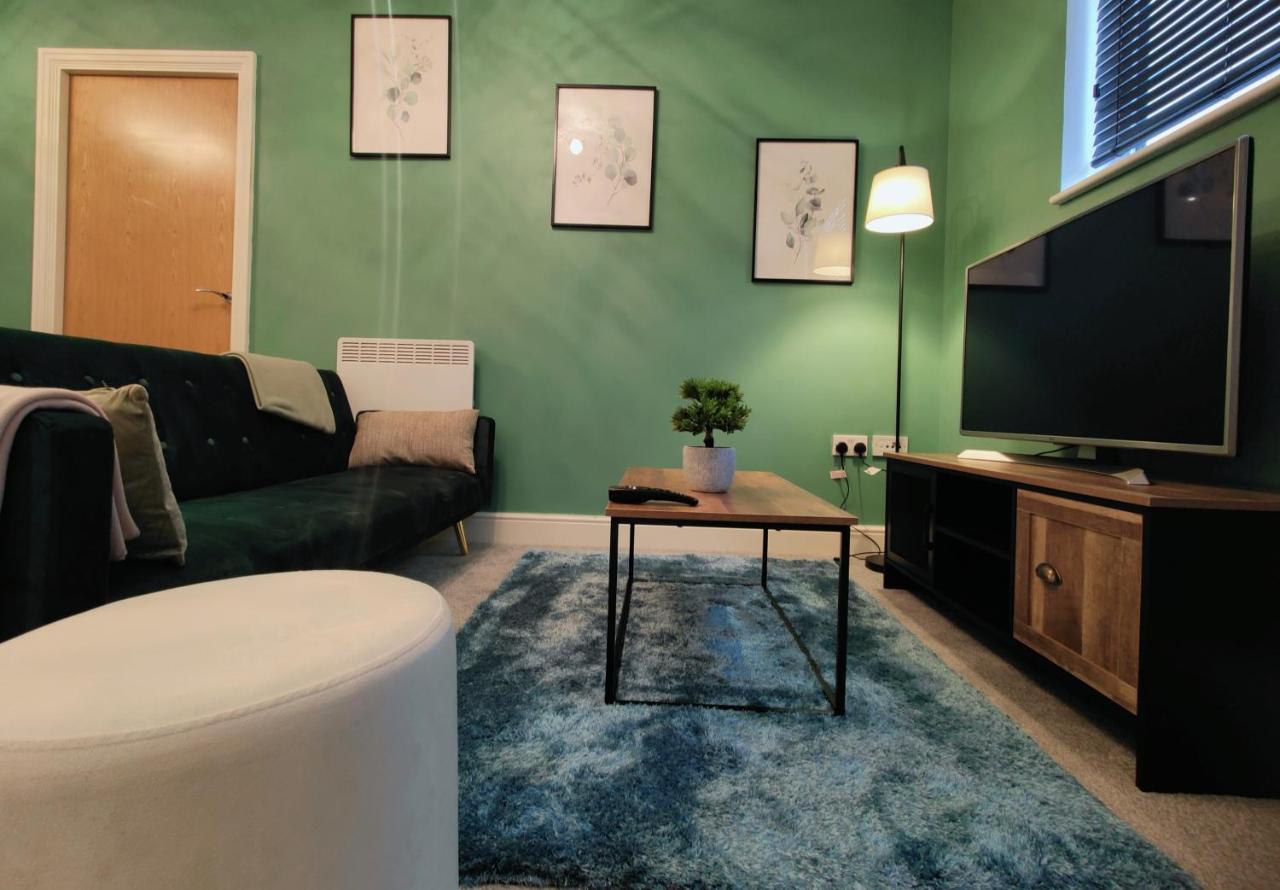 Centered 2 Bed Serviced Apartment- Sherpa Homes Swindon