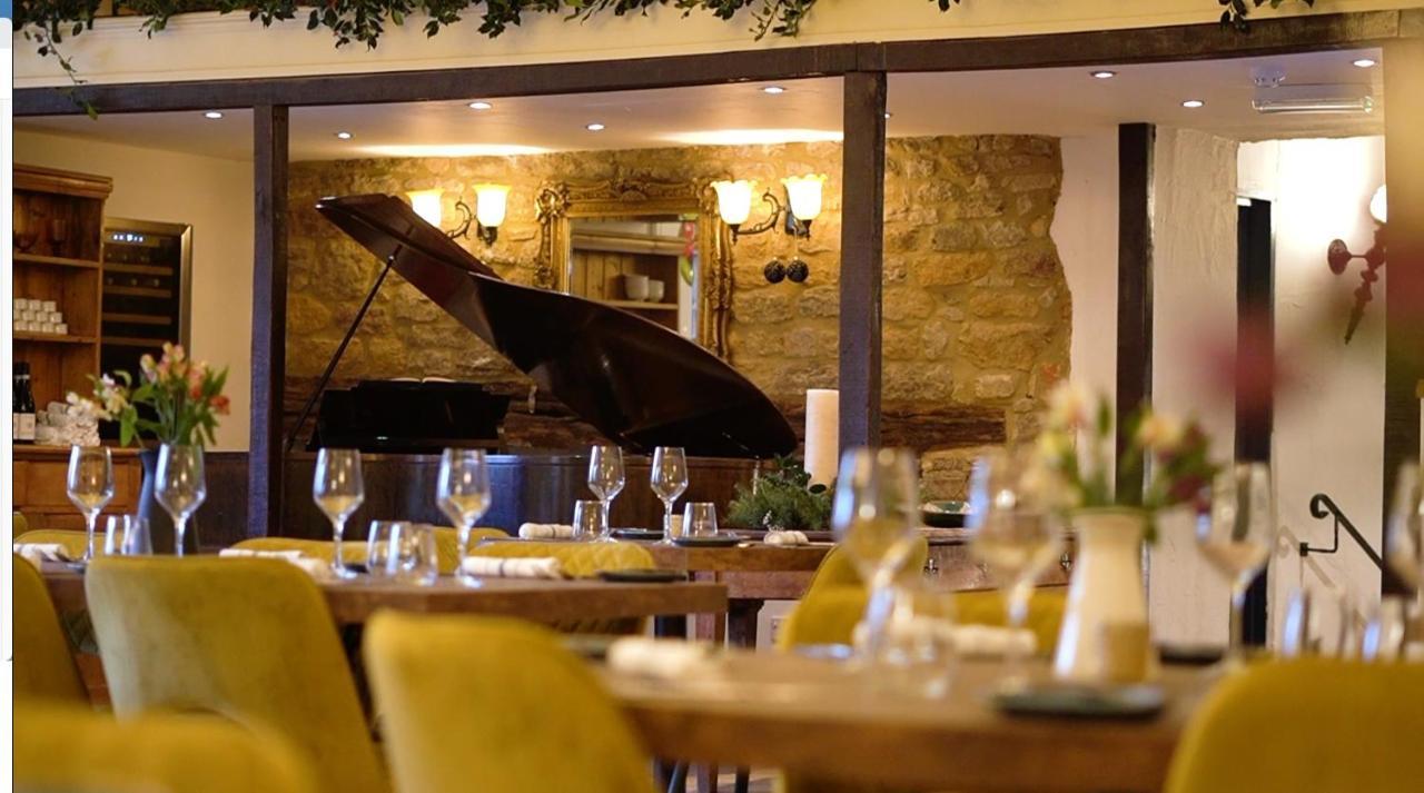 Inn The Old Crown Coaching Swindon