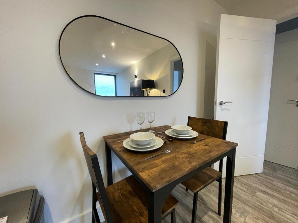 Kingsbridge Point - Cosy One Bed Near Town Centre, Swindon