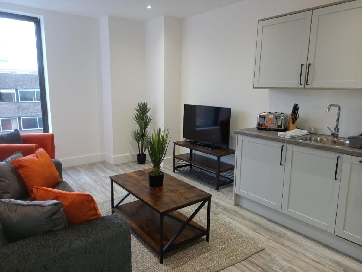 Kingsbridge Point - Cosy One Bed Near Town Centre, Apartment *