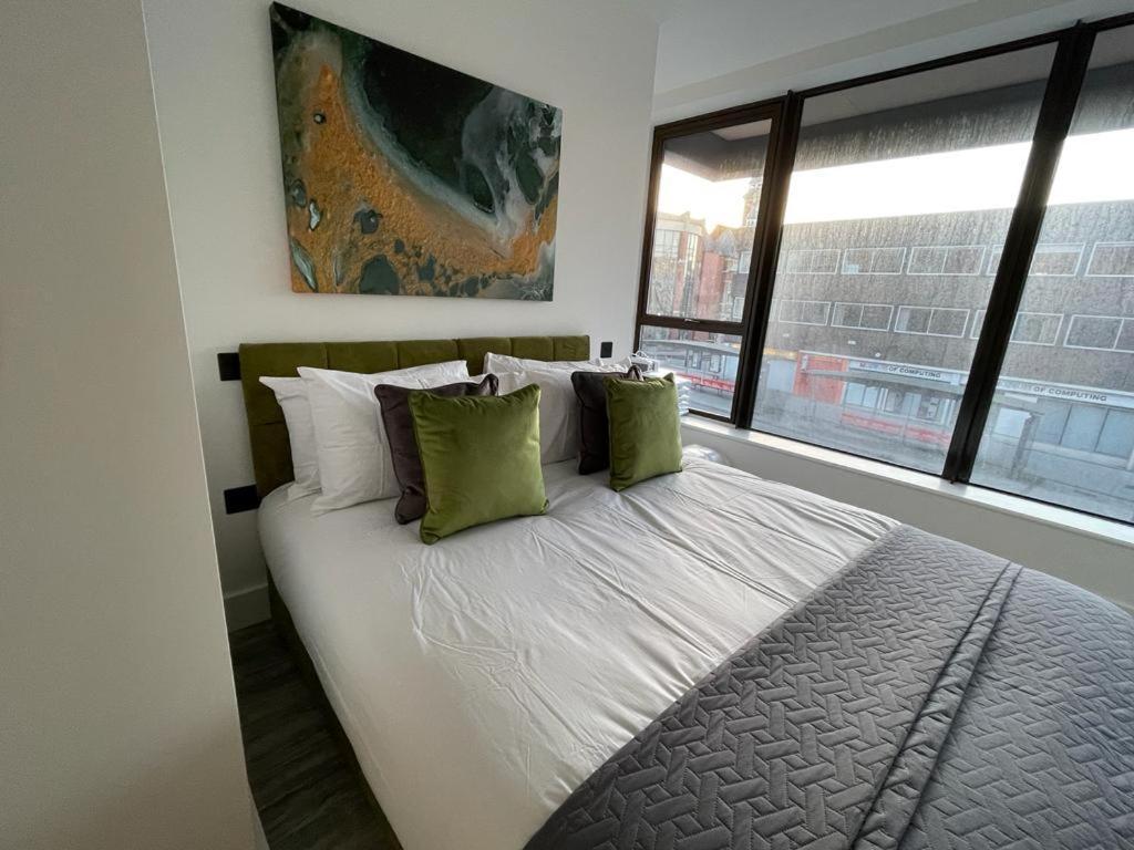 Kingsbridge Point - Cosy One Bed Near Town Centre, Apartment *