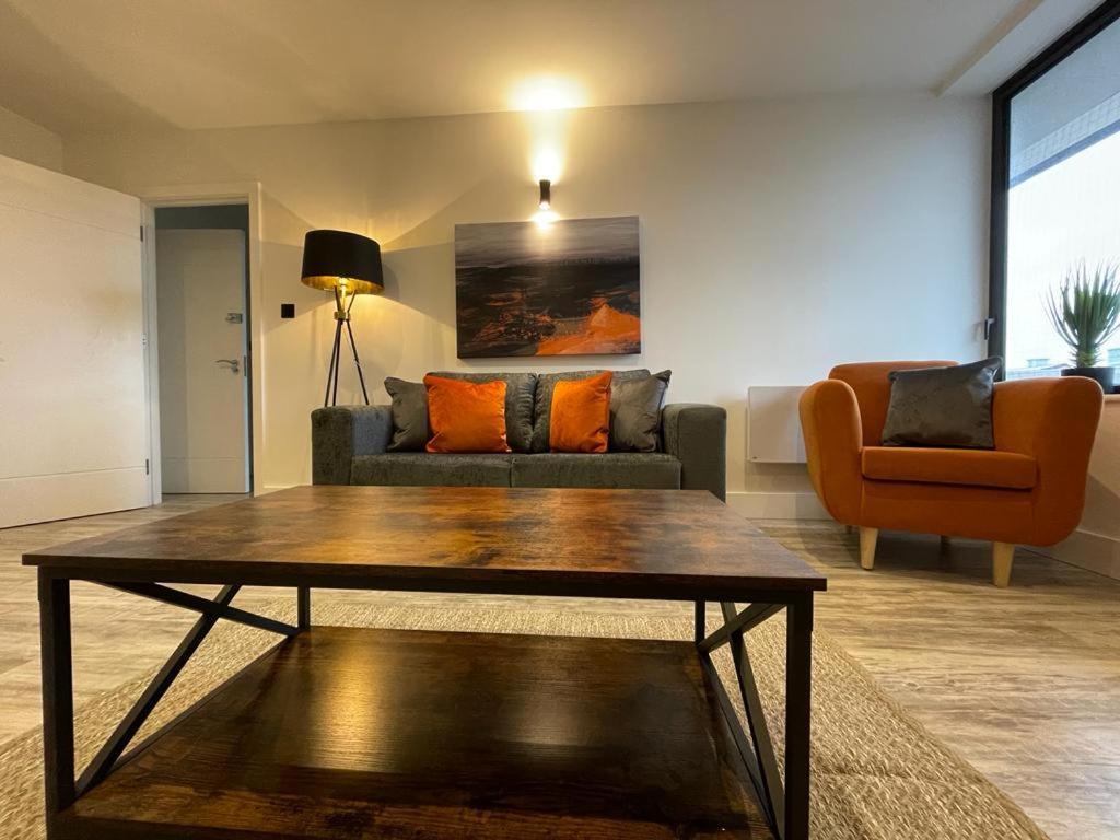 Kingsbridge Point - Cosy One Bed Near Town Centre,