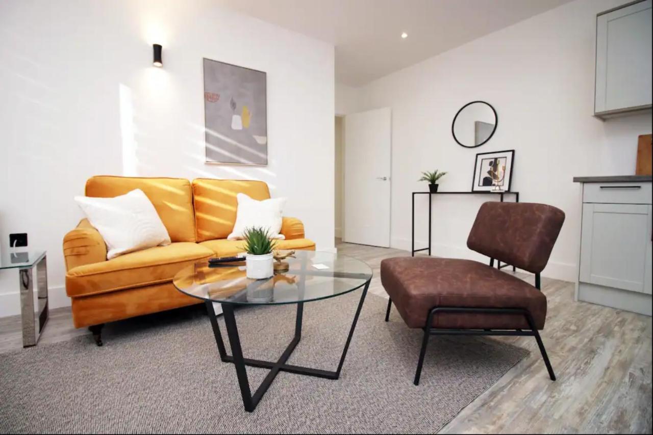 Kingsbridge Point - Cosy One Bed Near Town Centre, Apartment *