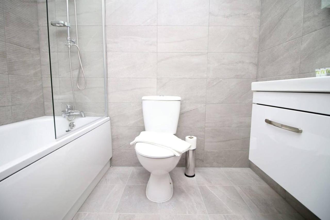Kingsbridge Point - Cosy One Bed Near Town Centre, Apartment
