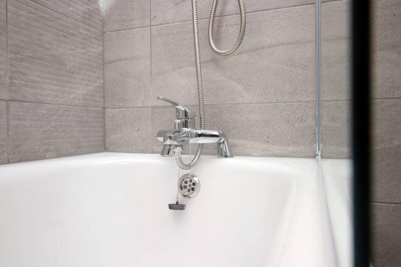 Kingsbridge Point - Cosy One Bed Near Town Centre,