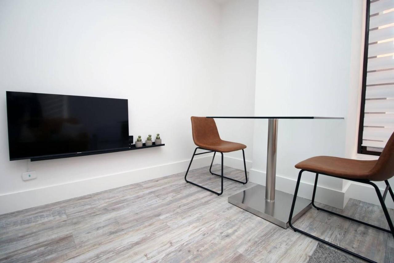 Kingsbridge Point - Cosy One Bed Near Town Centre, Apartment *