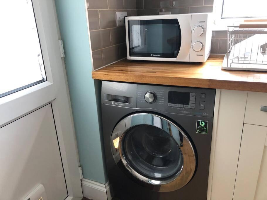 Edinburgh Street - Beautiful House With Free Parking And Wifi, Equipped With Comfy Furnitures Holiday home *