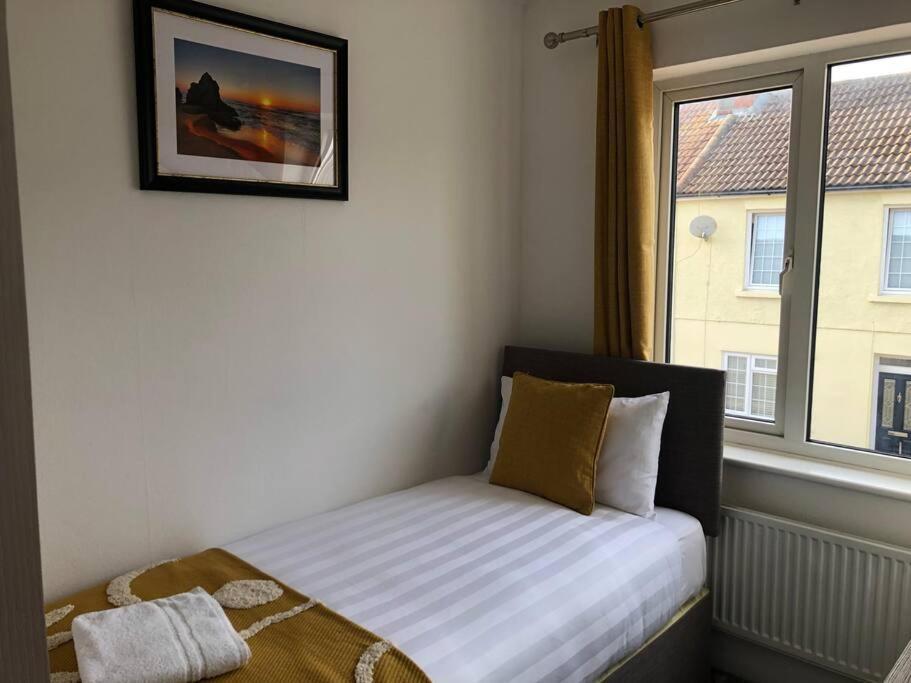 Edinburgh Street - Beautiful House With Free Parking And Wifi, Equipped With Comfy Furnitures Holiday home Swindon