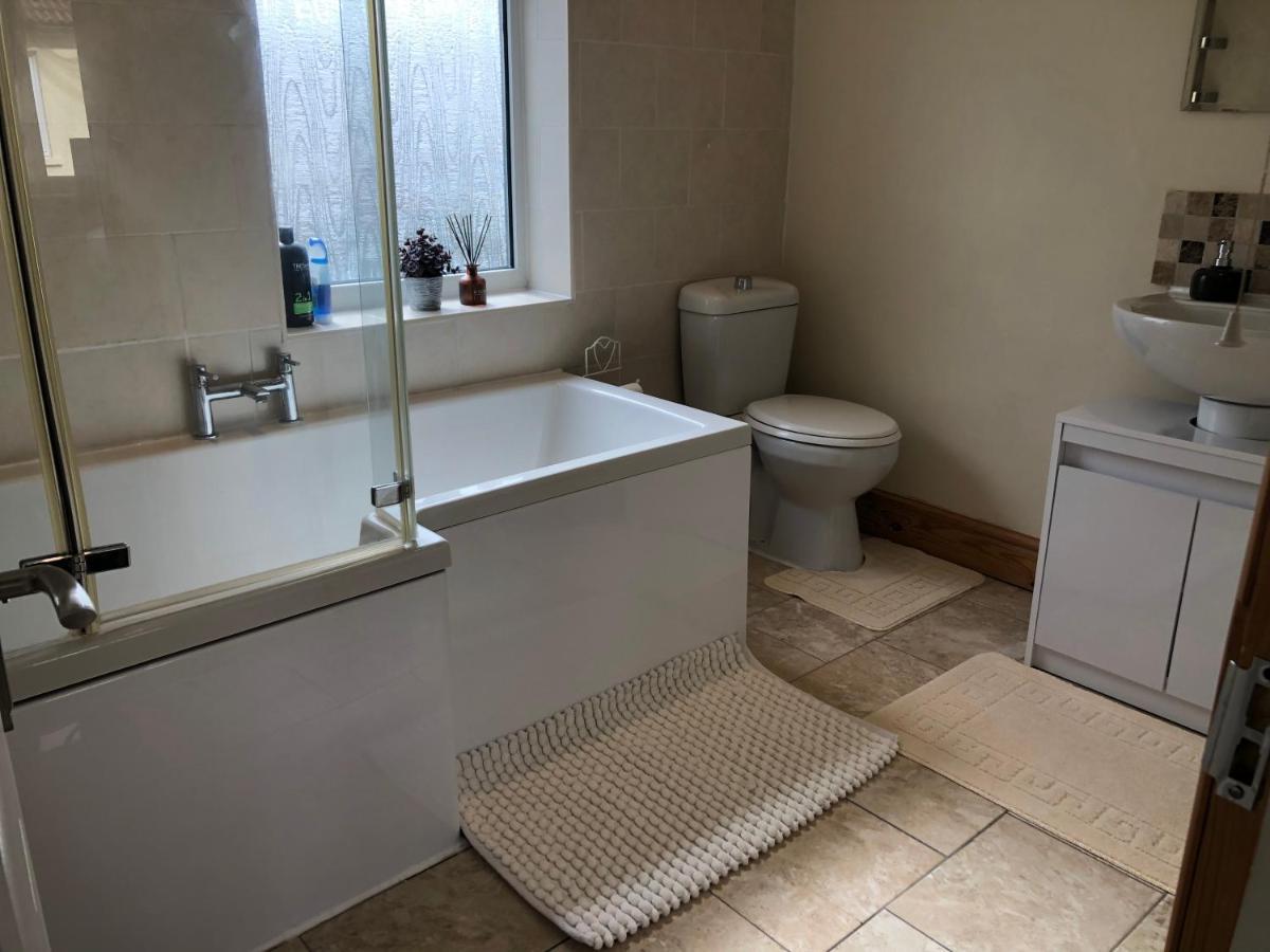 Holiday home Edinburgh Street - Beautiful House With Free Parking And Wifi, Equipped With Comfy Furnitures