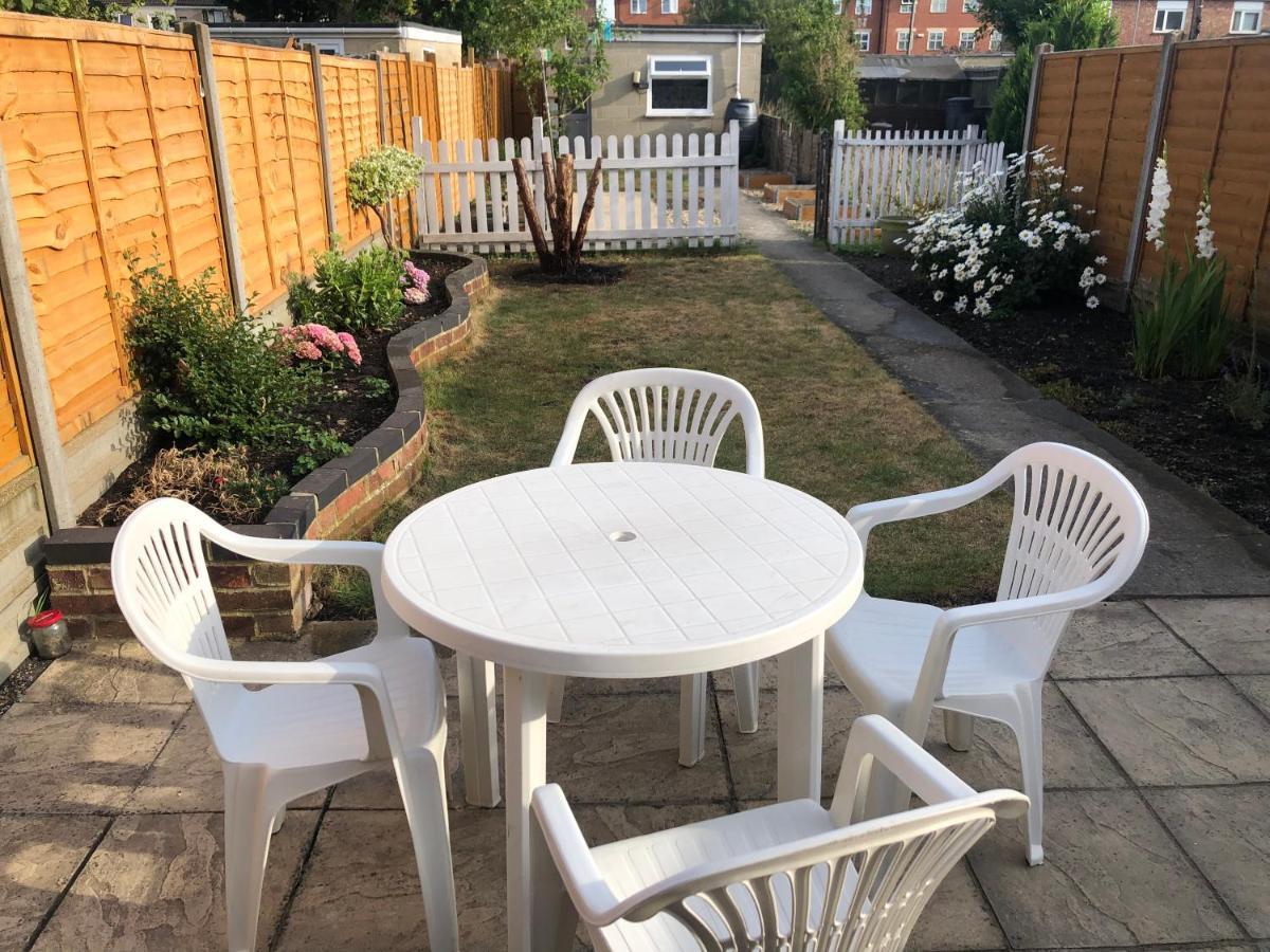 Edinburgh Street - Beautiful House With Free Parking And Wifi, Equipped With Comfy Furnitures Holiday home *