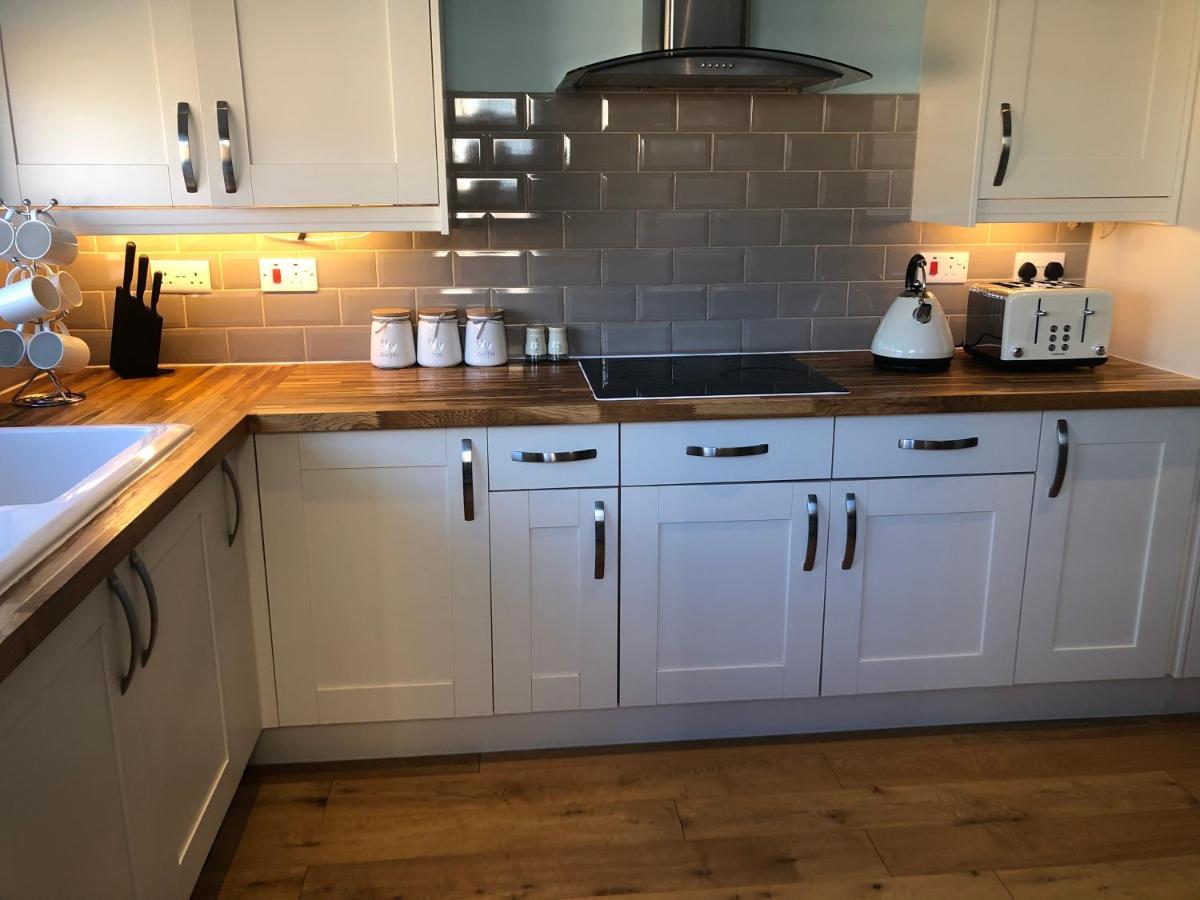 Holiday home Edinburgh Street - Beautiful House With Free Parking And Wifi, Equipped With Comfy Furnitures Swindon