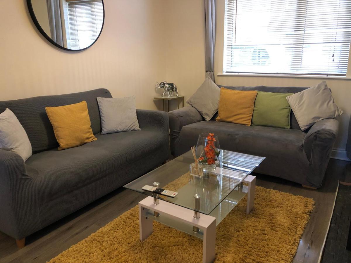Edinburgh Street - Beautiful House With Free Parking And Wifi, Equipped With Comfy Furnitures