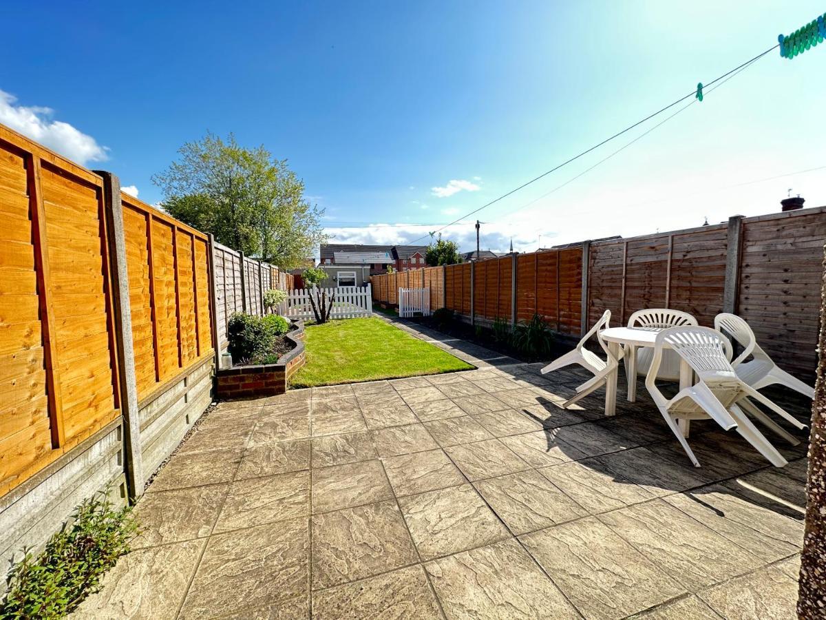 Edinburgh Street - Beautiful House With Free Parking And Wifi, Equipped With Comfy Furnitures * Swindon