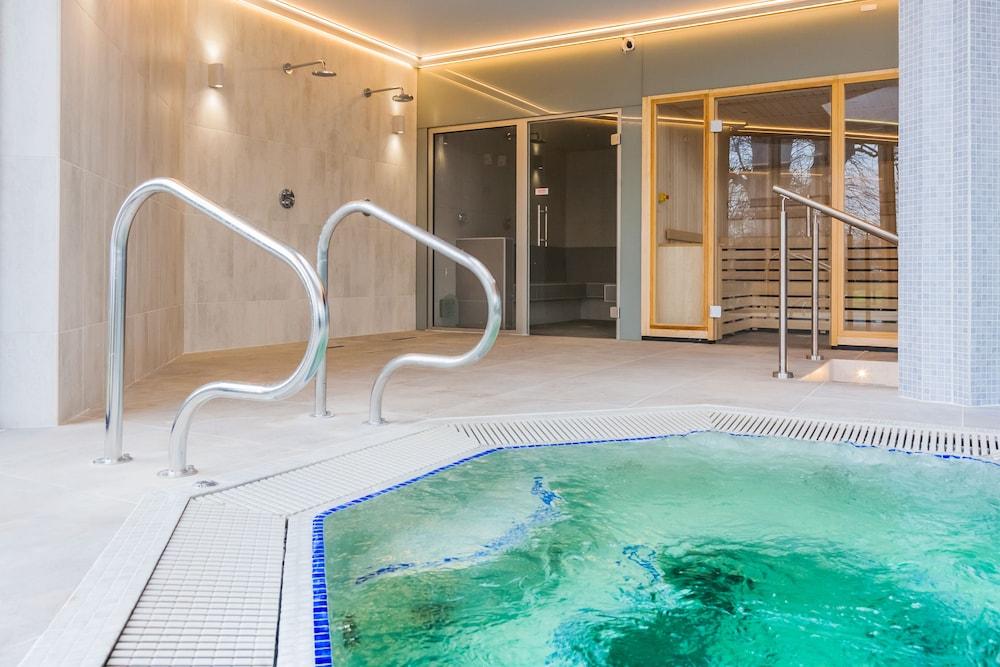 Blunsdon House Hotel, Bw Premier Collection 4*