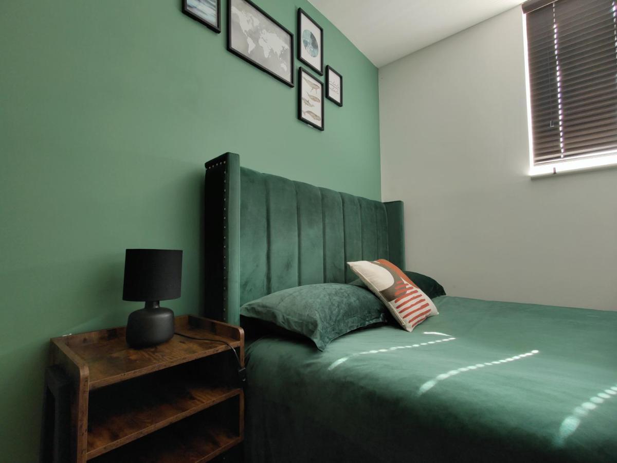 Centered 2 Bed Serviced Apartment- Sherpa Homes *