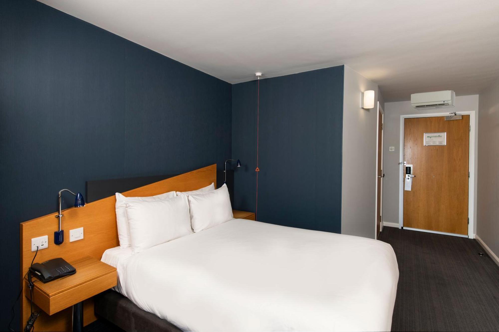 Express West By Ihg Swindon
