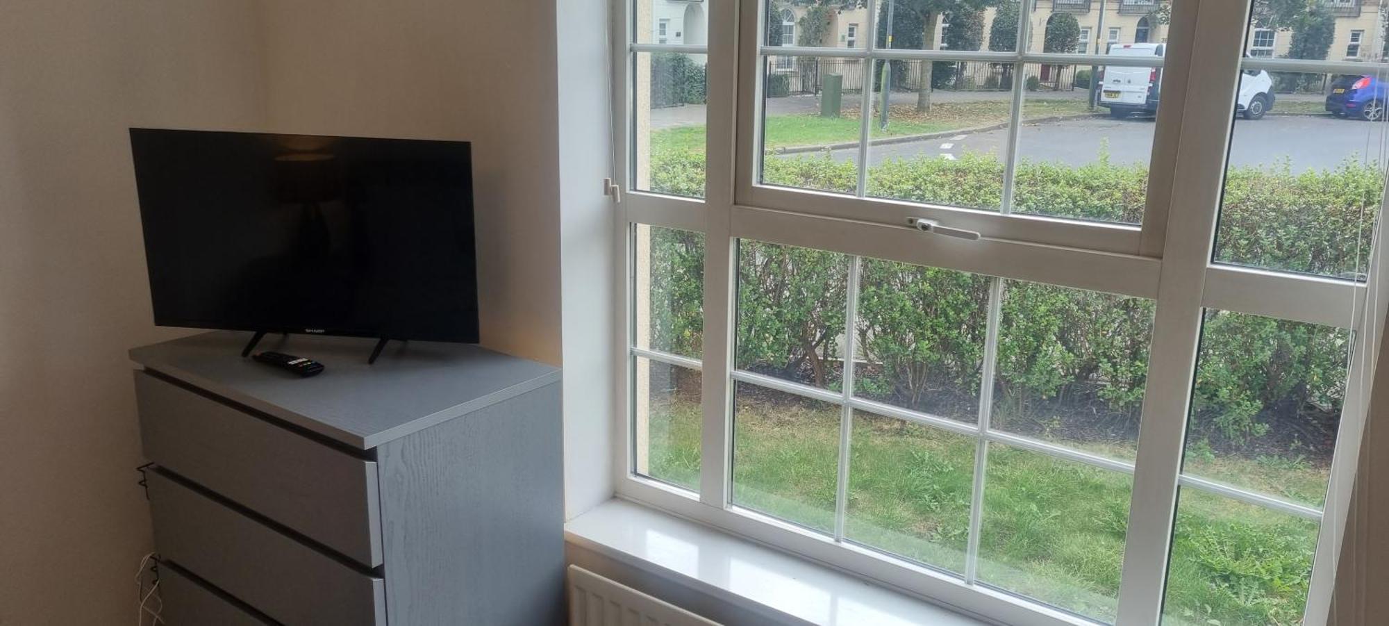 6 Deluxe Doubles 2 With En In Large House - No Pets Habitación en casa particular Swindon
