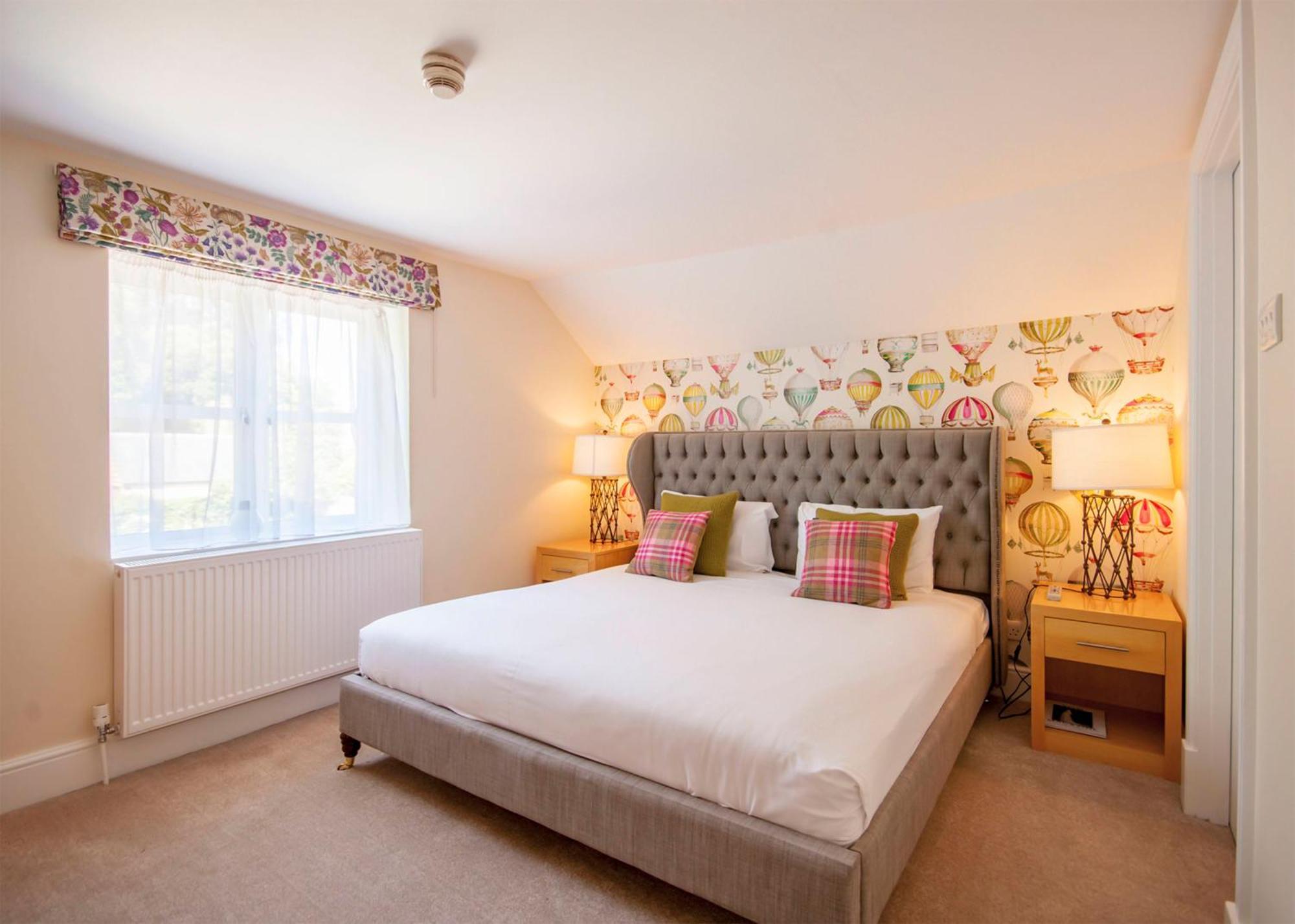 The Highworth 3* Swindon