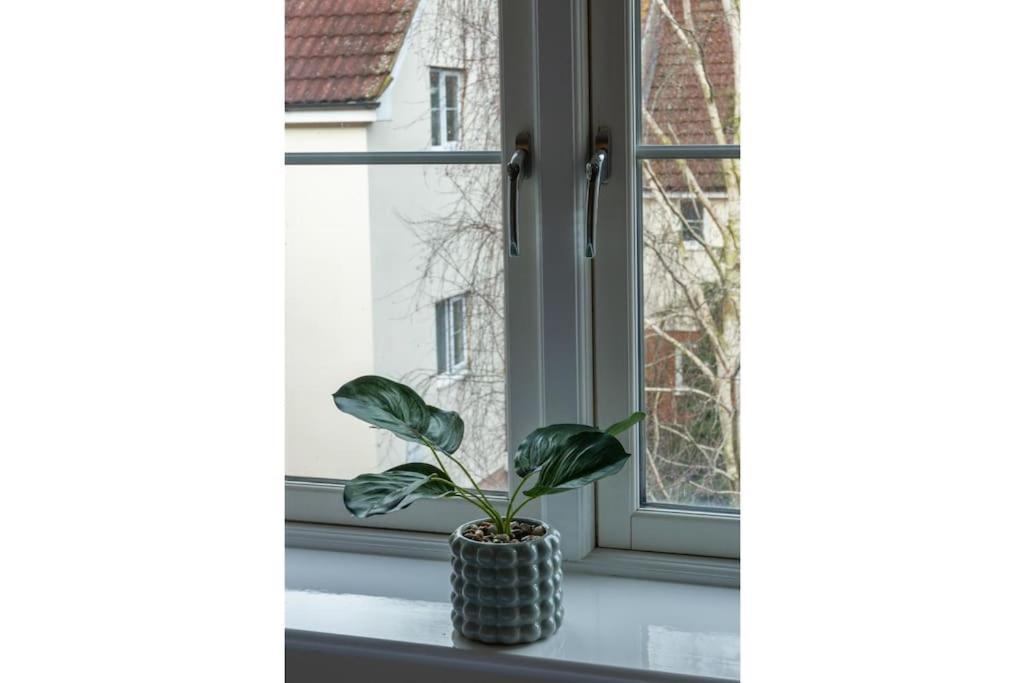 Towpath Gardens Apartment Swindon
