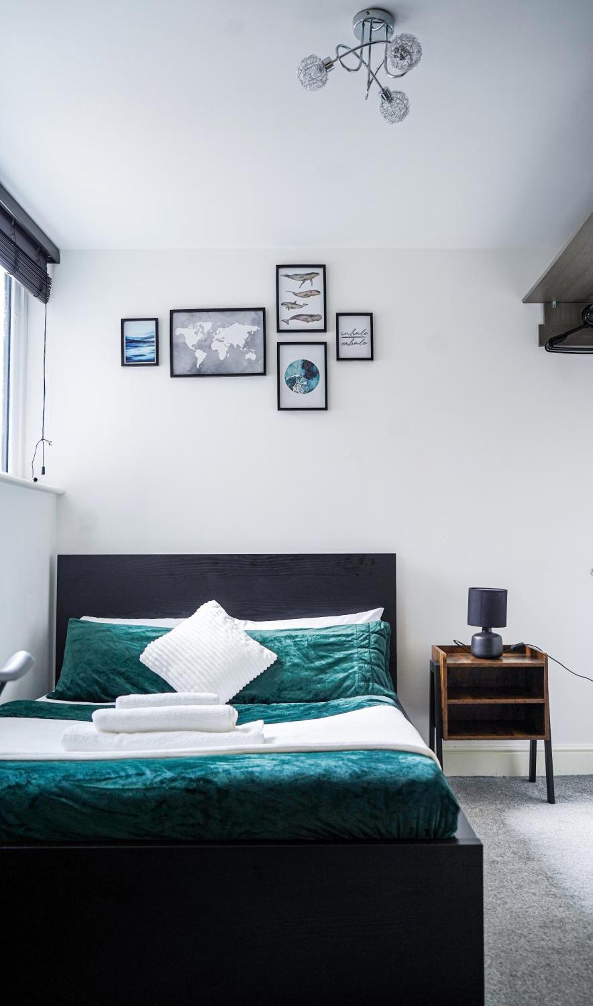 2 Bedroom Silver Lining Swindon